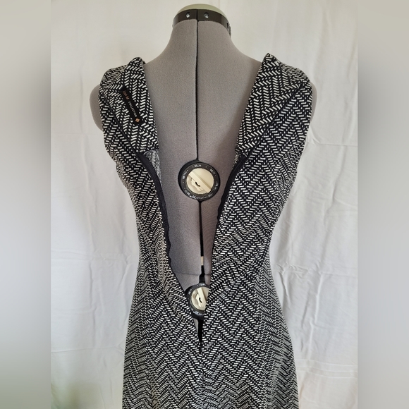 Black and white chevron knit dress size M - Picture 7 of 9
